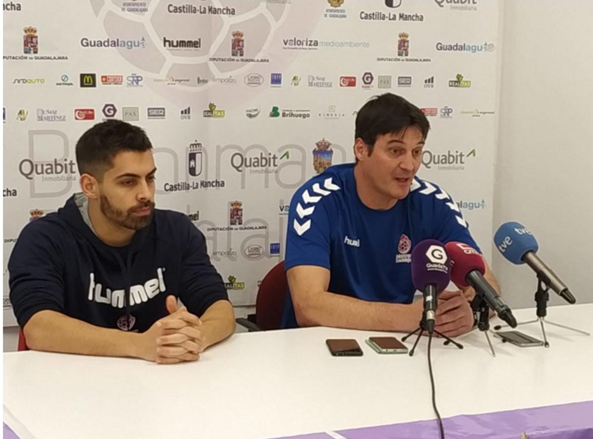 Víctor Montoya y Mariano Ortega, en la previa del partido liguero del Quabit Guadalajara