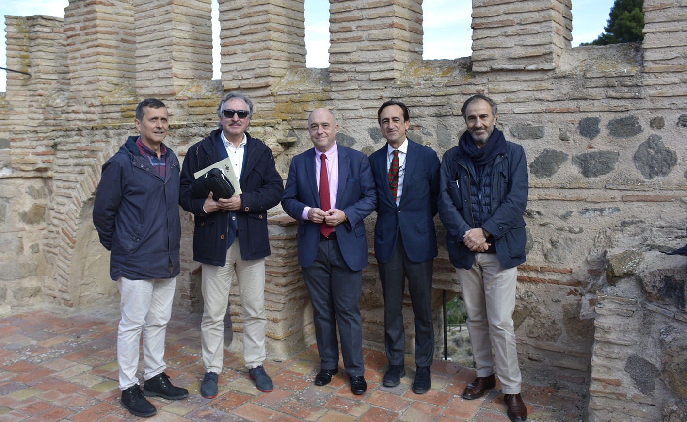 Paco Rueda, en el centro de la imagen, junto al responsable municipal de los Programas de Empleo, Juan Carlos Fernández-Layos; y responsables de patrimonio de la Fundación Montemadrid.