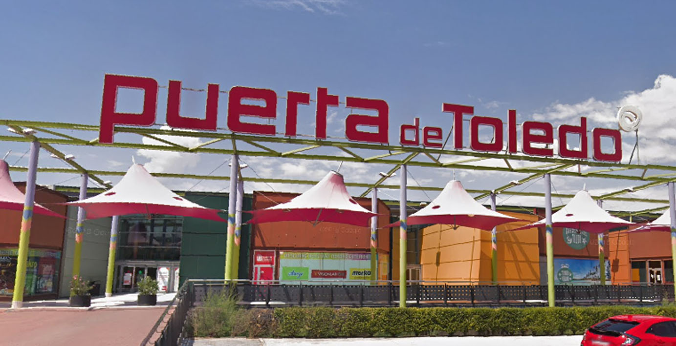 Fachada del centro comercial "Puerta de Toledo".