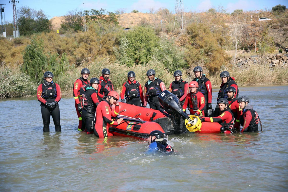 Prácticas de rescate acuático en el Tajo, impartido por la Escuela Militar de Emergencias