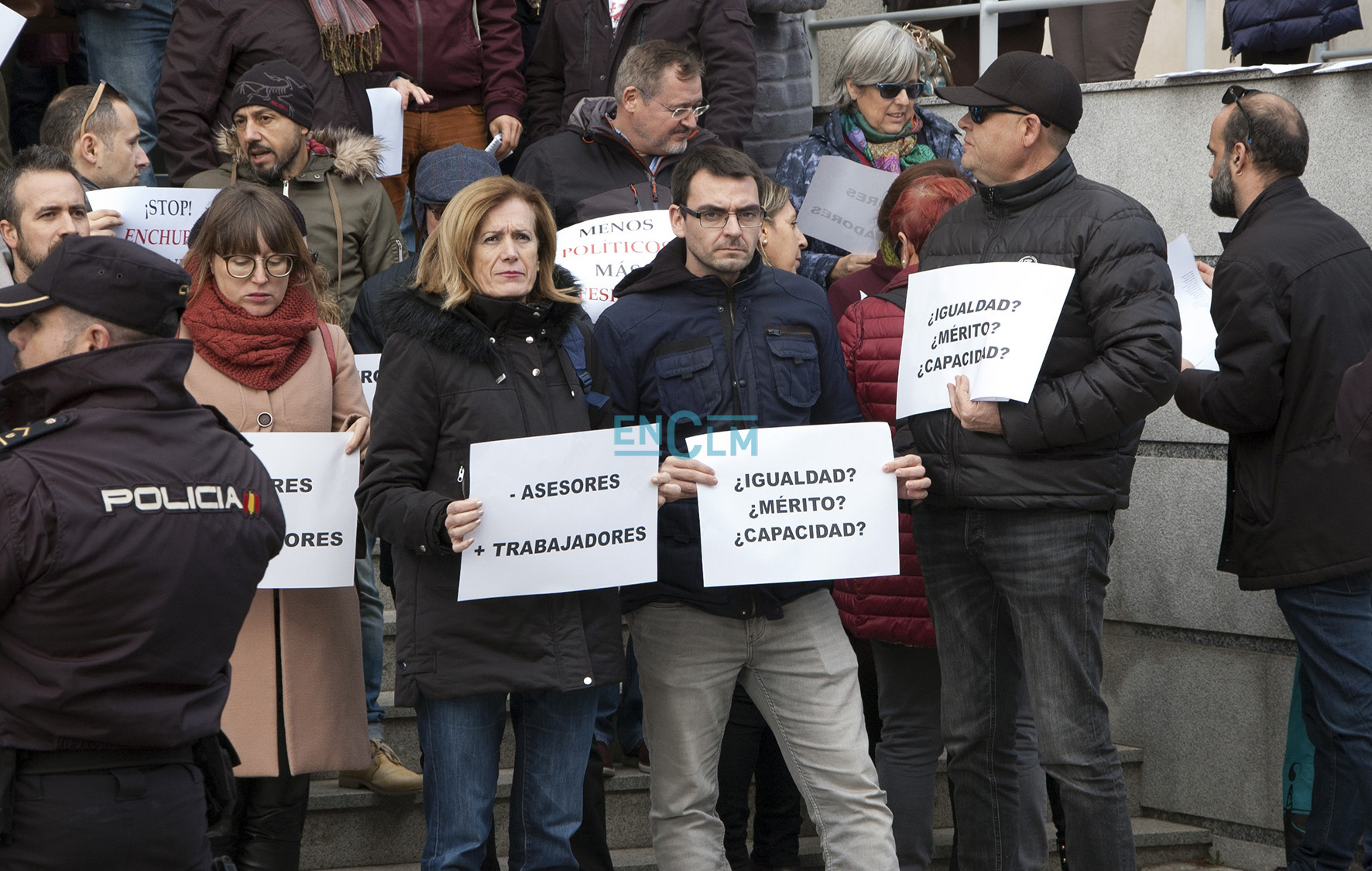 Concentración contra la enmienda del PSOE sobre altos cargos.