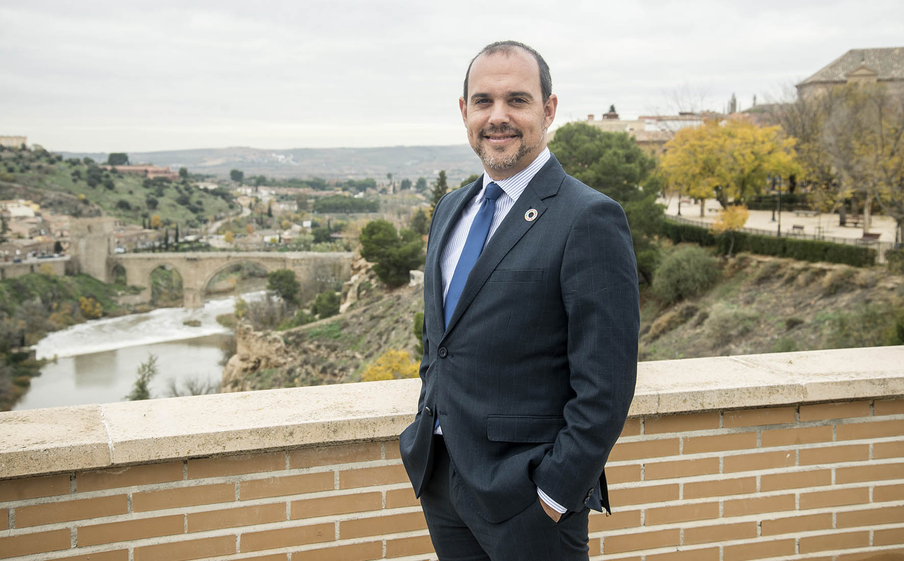 Bellido, en la terraza de las Cortes de CLM, en Toledo.