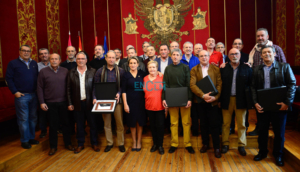MIlagros Tolón, junto a los trabajadores del Ayuntamiento de Toledo jubilados en 2019.