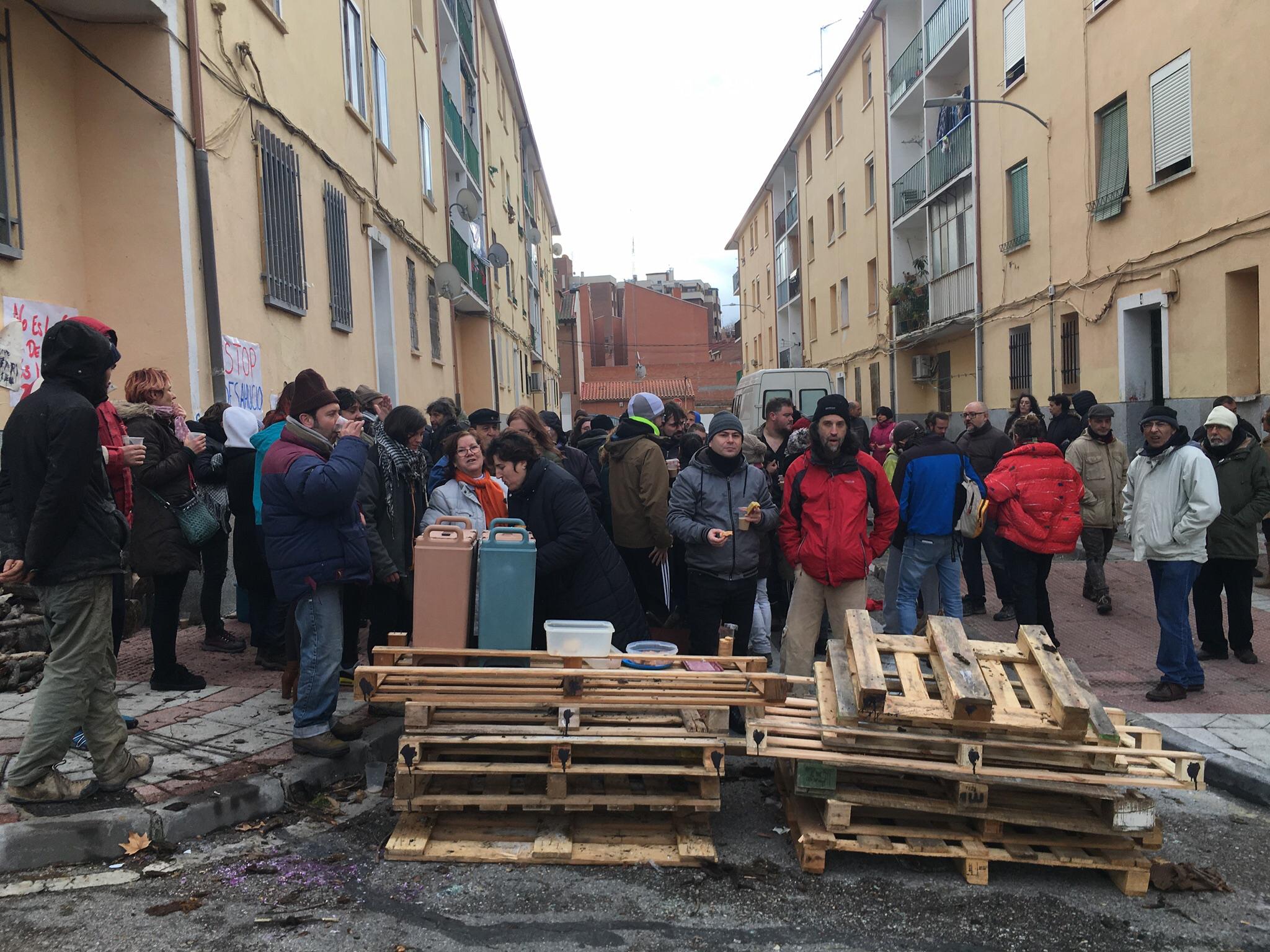 Manifestantes en el barrio del Alamín de Guadalajara esta mañana.