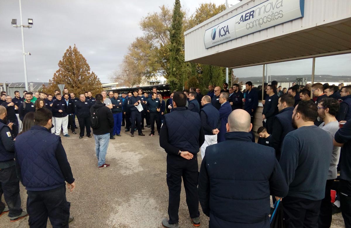 Foto de la concentración de la plantilla de ICSA-Toledo para protestar por el despido de la compañera