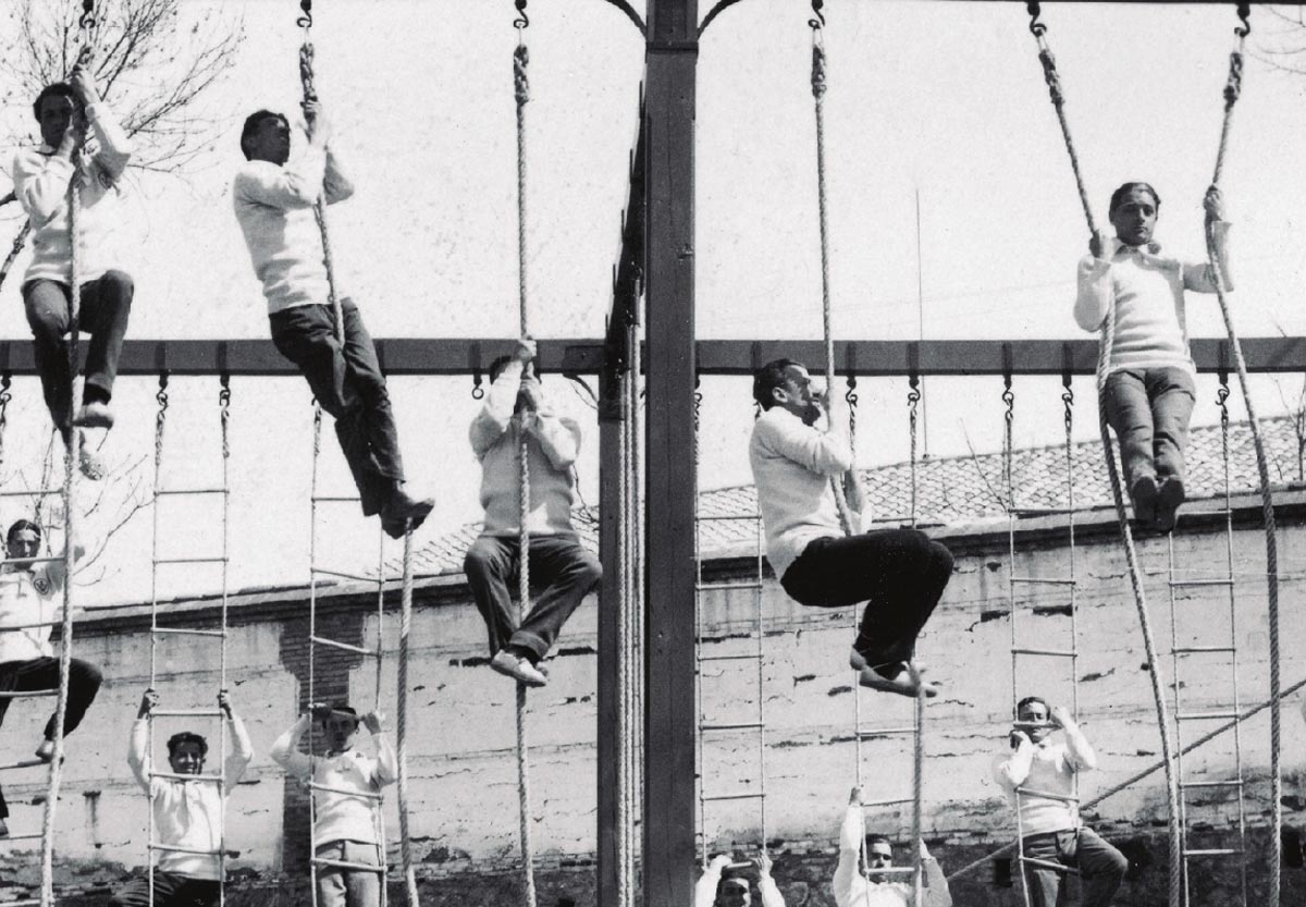 Un libro cuenta la rica historia de la Escuela Central de Educación Física de Toledo