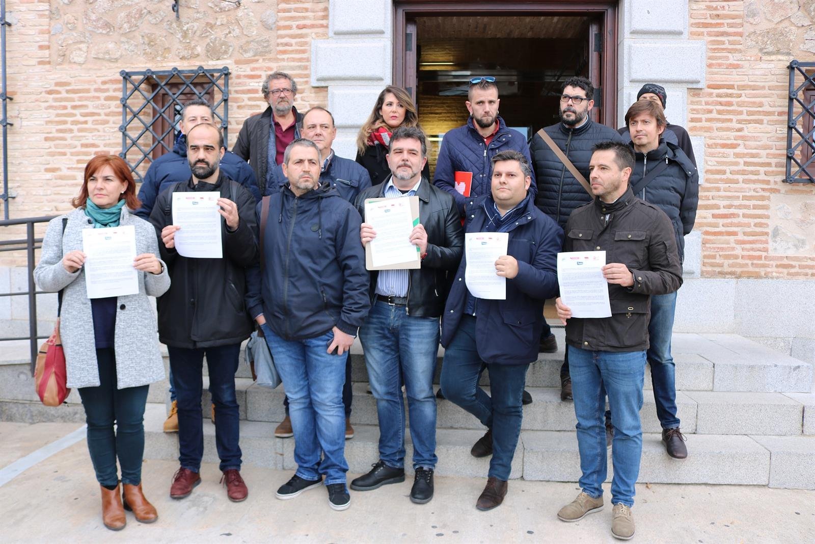 Los sindicatos han presentando un escrito conjunto en las Cortes de CLM.