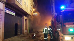 El incendio obligó a trabajar a varias dotaciones de Bomberos de Villarrobledo y de La Roda.