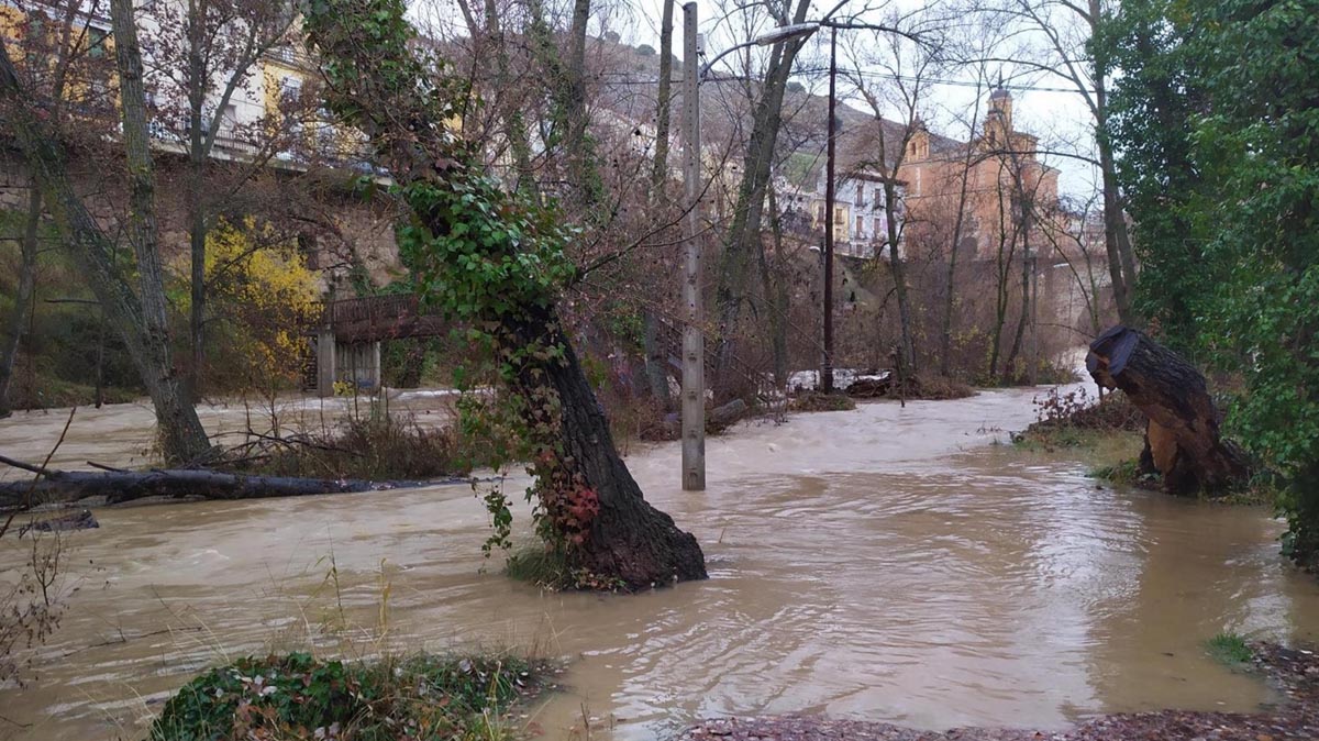 El Júcar, a su paso por Cuenca, quintuplicado su caudal