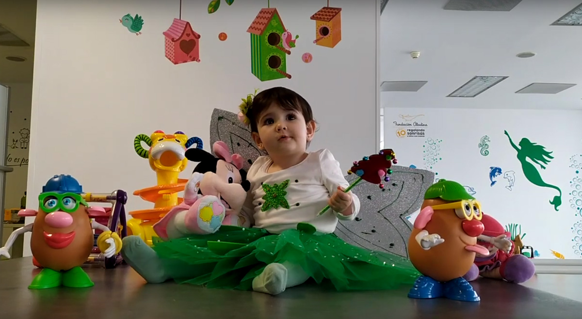 Una de las protagonistas del vídeo de la felicitación navideña de la unidad de Fisioterapia Infantil de Parapléjicos.