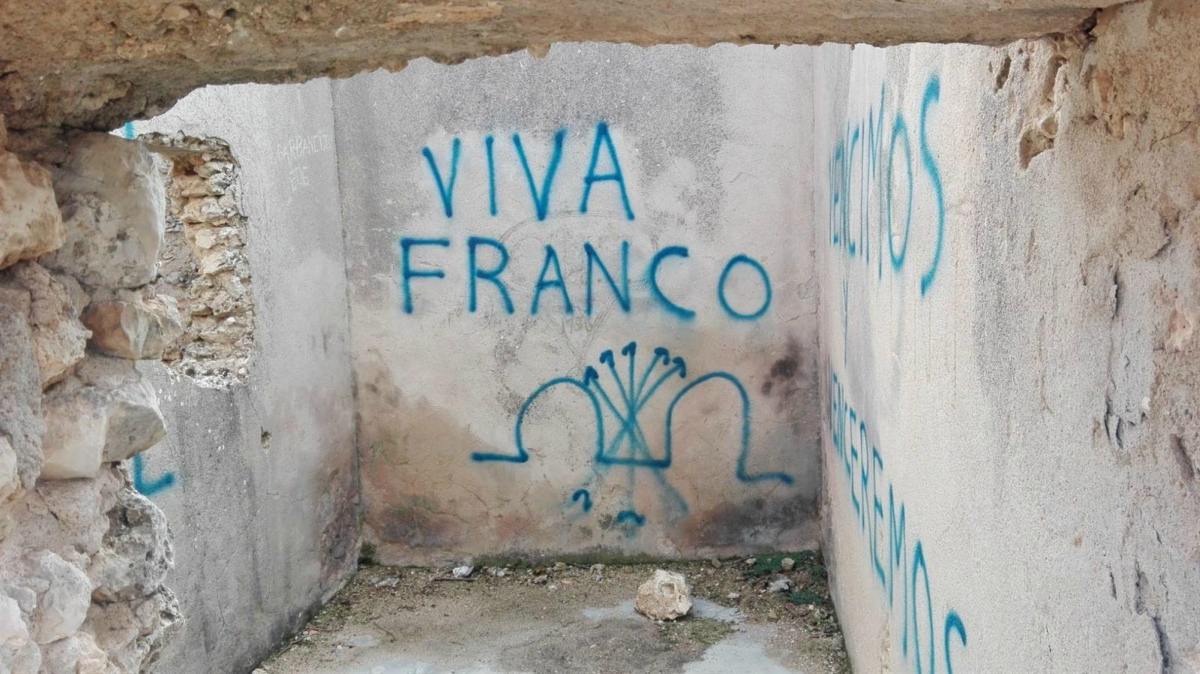Pinturas franquistas aparecidas en el Conjunto de Fortificaciones del Cerro Socorro de Cuenca.