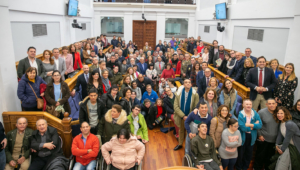 Todos los participantes en el Pleno de Marsodeto en las Cortes de CLM.