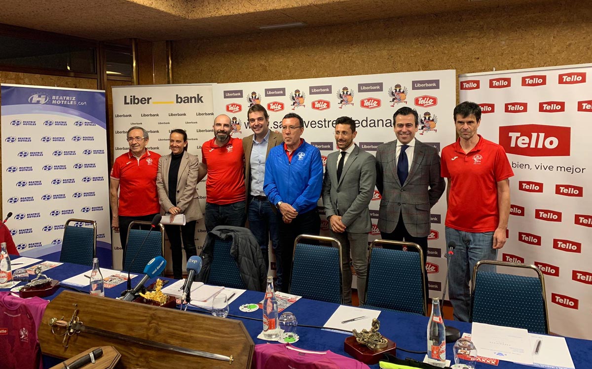 Participantes en la presentación de la XXXVIII San Silvestre Toledana