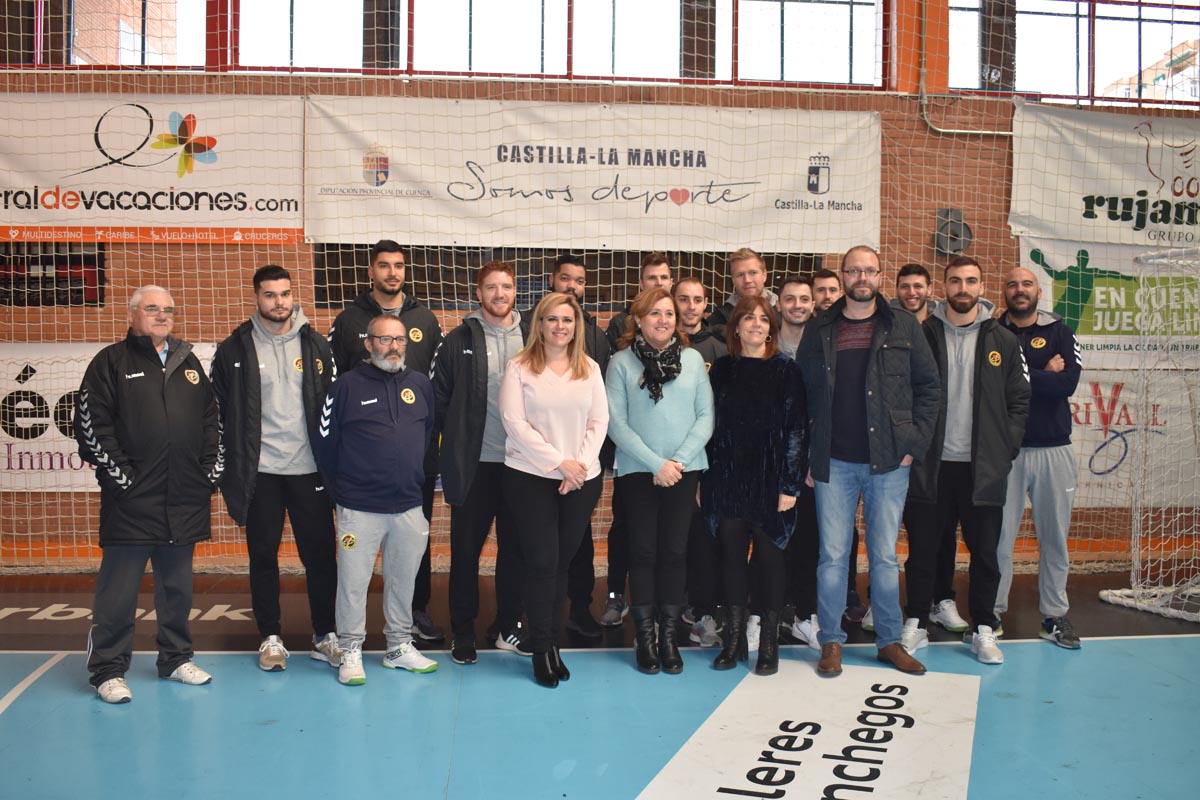 La consejera avanzó las ayudas deportivas a los clubes durante su visita al Liberbank Cuenca
