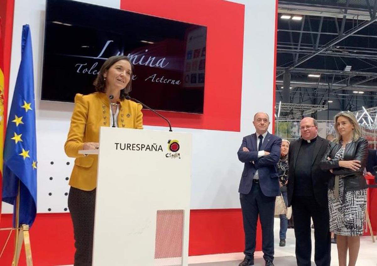 La ministra Reyes Maroto, presentando "Lumina" en Fitur