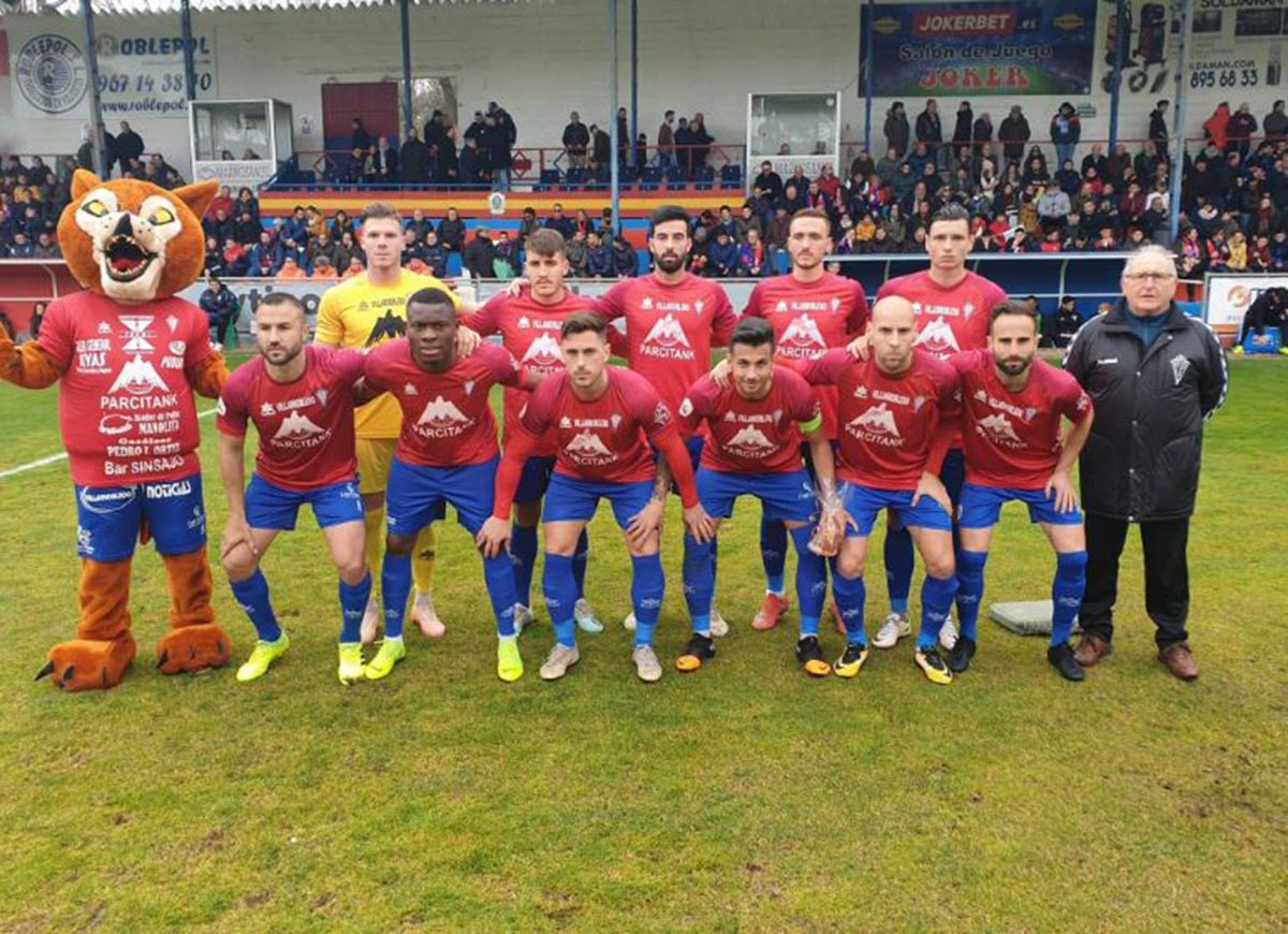 Formación del Villarrobledo contra el Marbella