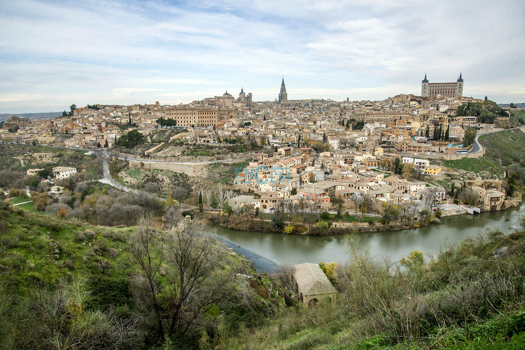 Vista del casco de Toledo desde el valle.