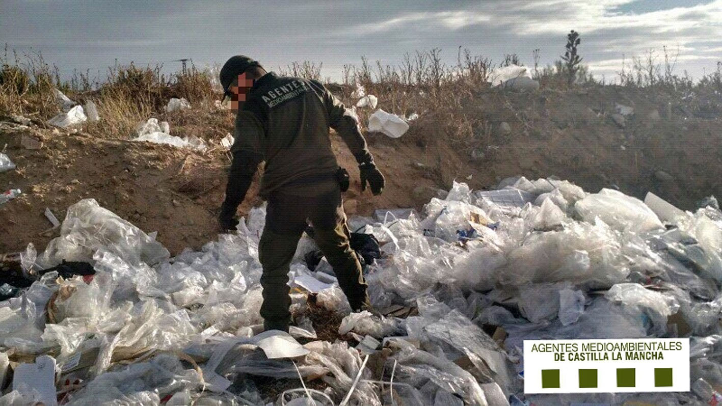 Los agentes medioambientales de CLM tuvieron mucho trabajo con los vertidos de residuos en el medio natural.