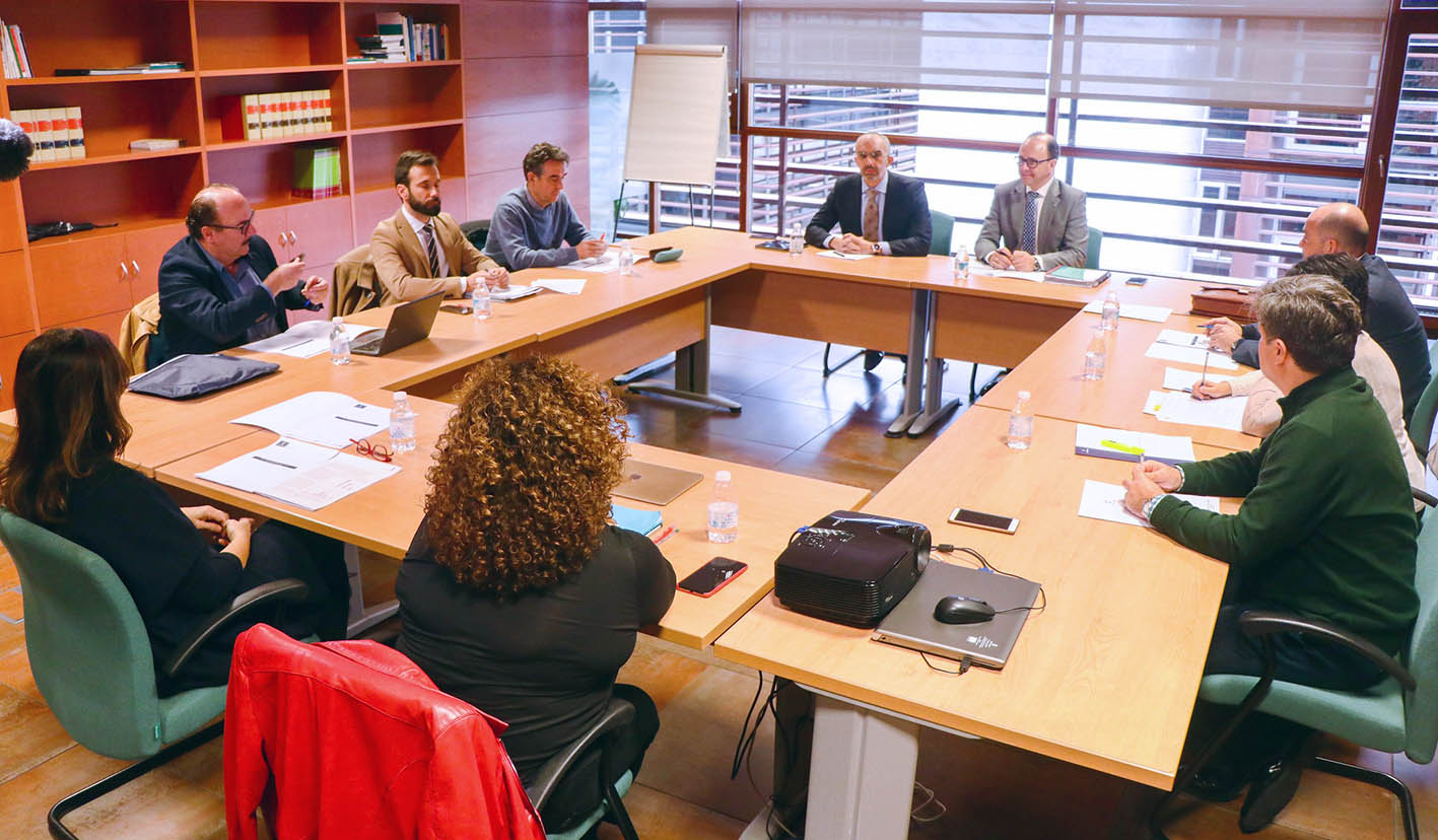 Juan Camacho, director general de Salud Pública, durante la formación del Consejo Asesor de Enfermedades Emergentes.