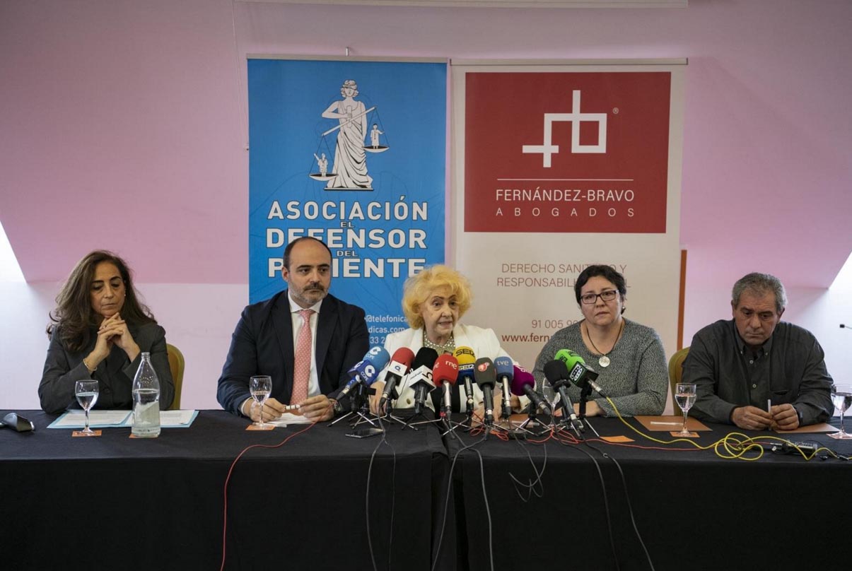 Rueda de prensa en la que habló la madre indemnizada con 5,5 millones por la mala praxis de la matrona