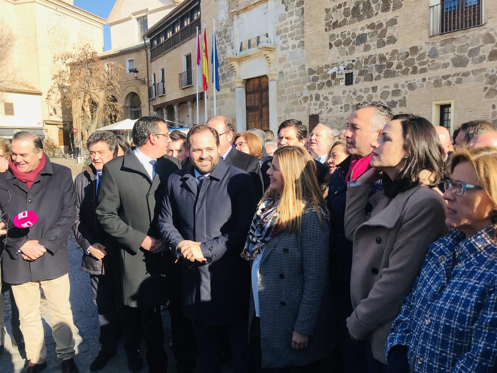 El PP de CLM se concentra frente al Palacio de Fuensalida, en Toledo.