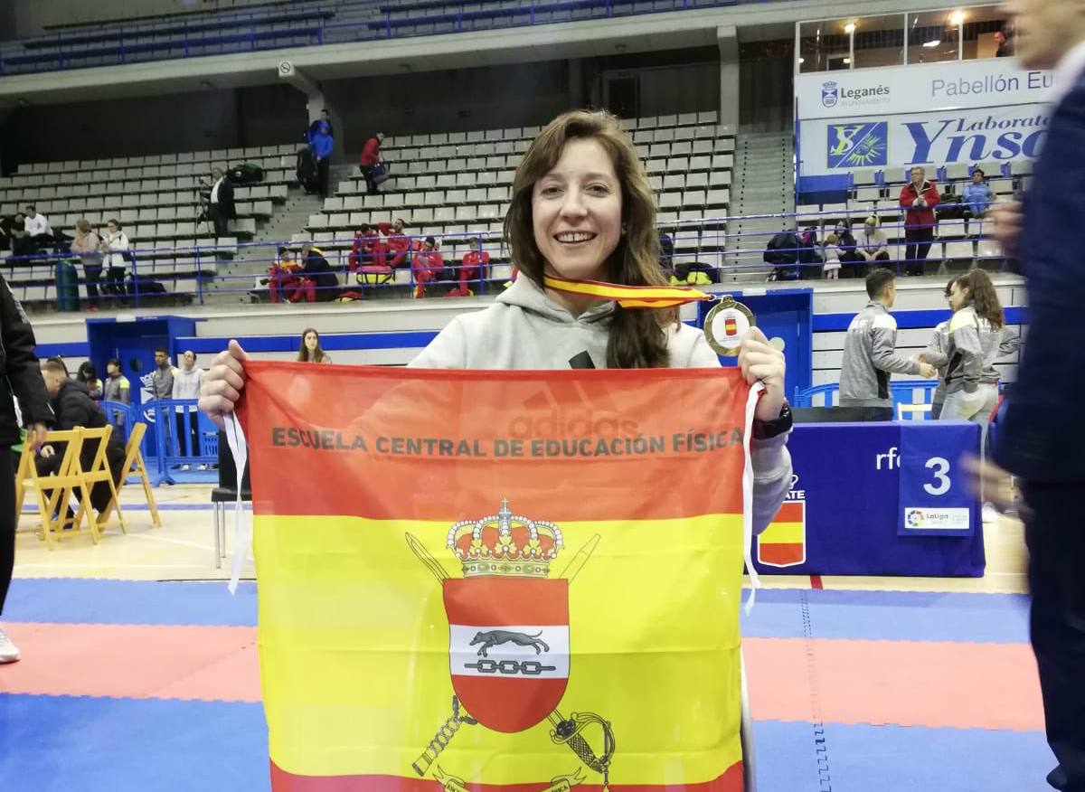 Isabel Fernández, tras ganar la medalla de oro.