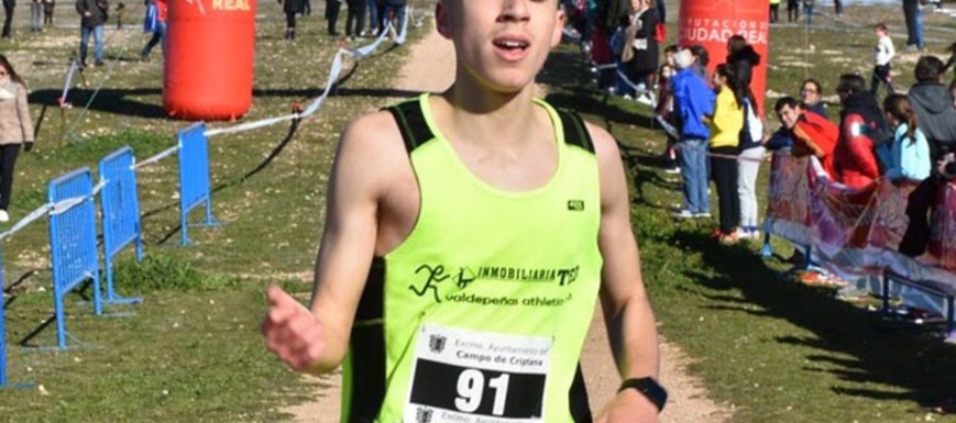 Marcos Tofiños, del Valdepeñas Athletics Club, ganó la carrera sub18