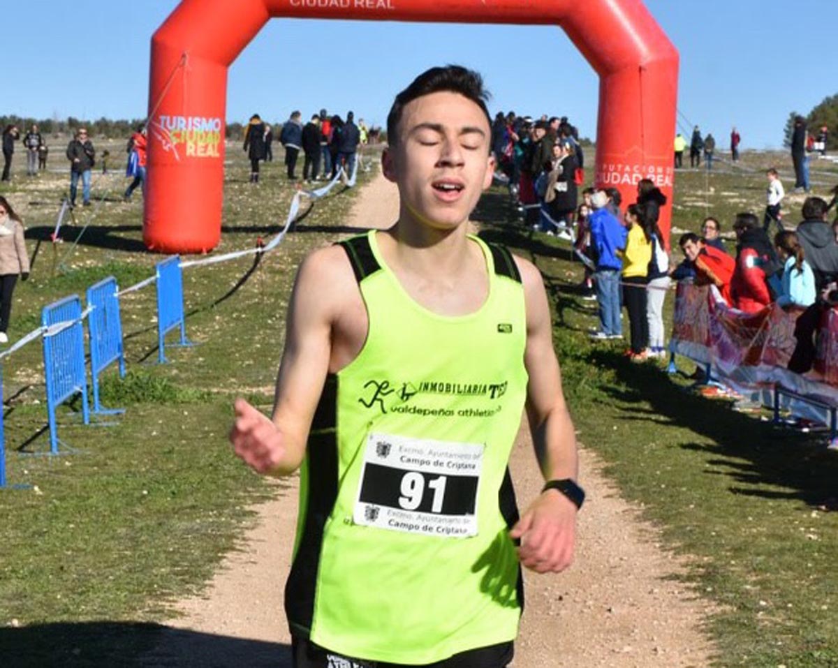 Marcos Tofiños, del Valdepeñas Athletics Club, ganó la carrera sub18