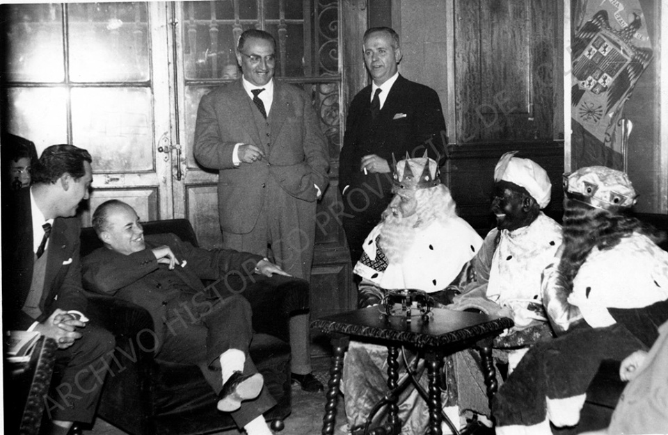 Fotografía de 1961 de la recepción del alcalde de Toledo a los Reyes Magos.