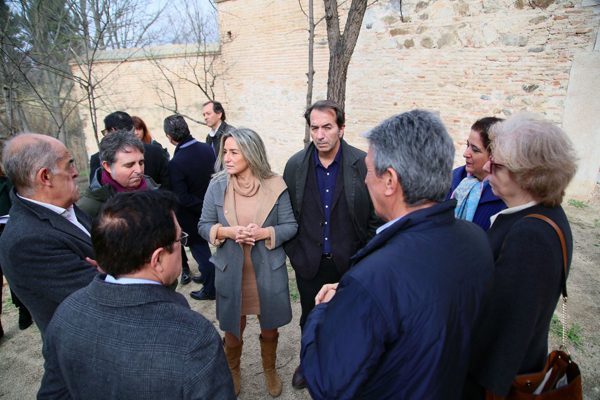 Tolón durante la inauguración de la senda peatonal de Vega Baja.