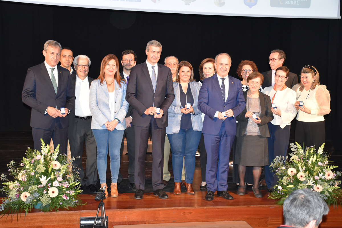 Imagen de los premiados en el 40 aniversario de la UNED de Talavera.