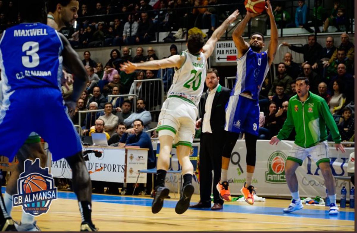 La LEB Oro en una de las competiciones suspendidas (en la foto, un partido del Afanion Almansa)