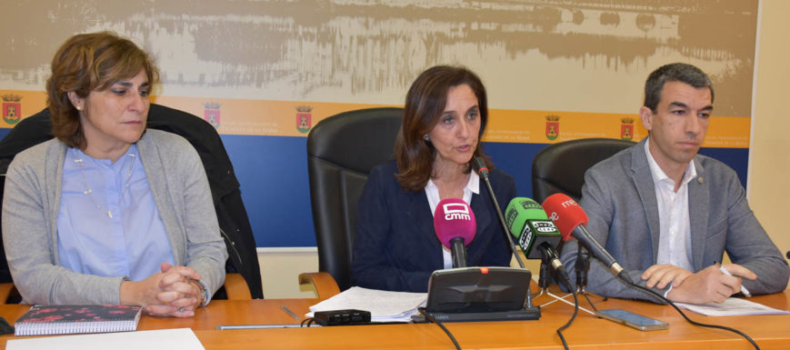 La portavoz del Gobierno municipal de Talavera, Flora Bellón, ha explicado la decisión del Supremo en rueda de prensa.
