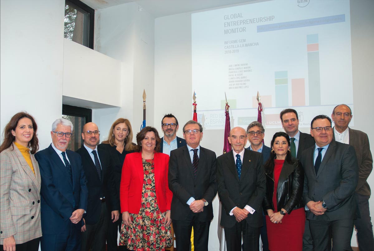 Foto de familia de la presentación del informe GEM