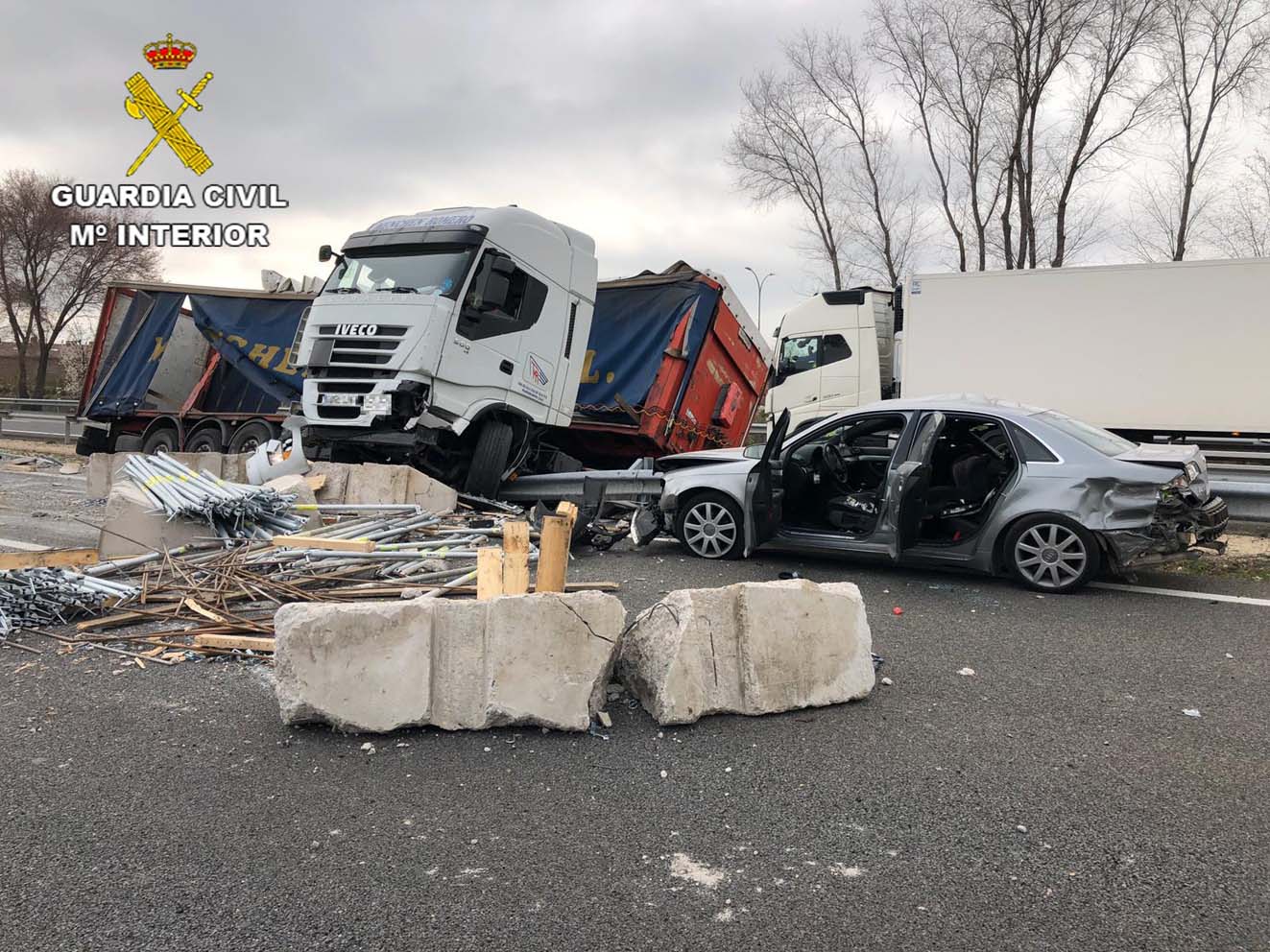 El accidente obligó a cortar la A-2.