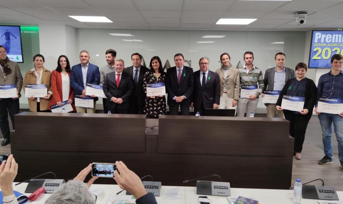 Todos los premiados en el certamen Joven Agricultorl, entre ellos Carolina Fernández