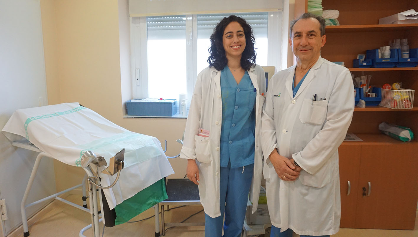 Cristina Mínguez, residente de Ginecología; y Vicente Carlos Silva, jefe de servicio de Ginecología del hospital Virgen de la Salud, de Toledo.