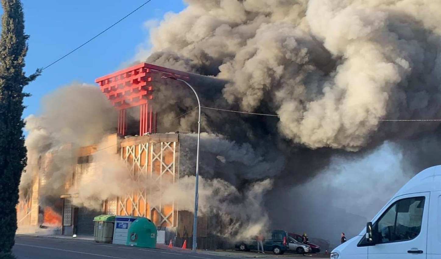 Incendio en el restaurante ubicado en la calle París.