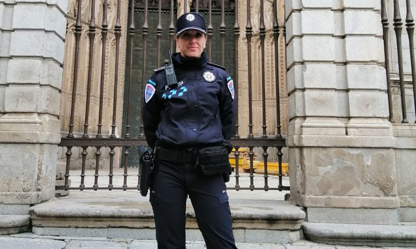 María Isabel García, primera mujer "oficial" de la Policía Local de Toledo.