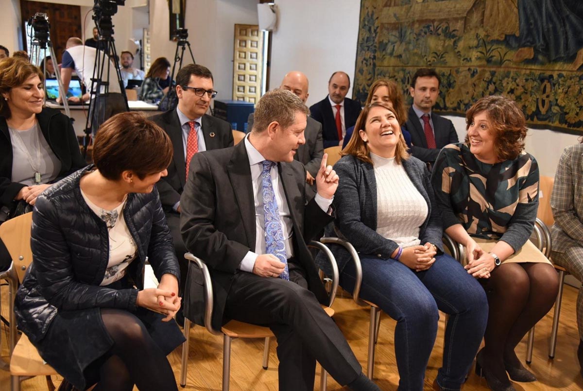 Page, durante la firma de los convenios para el desarrollo de las lanzaderas de empleo de Talavera y Puertollano