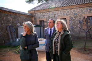 Visita de Milagros Tolón al cementerio de Toledo.