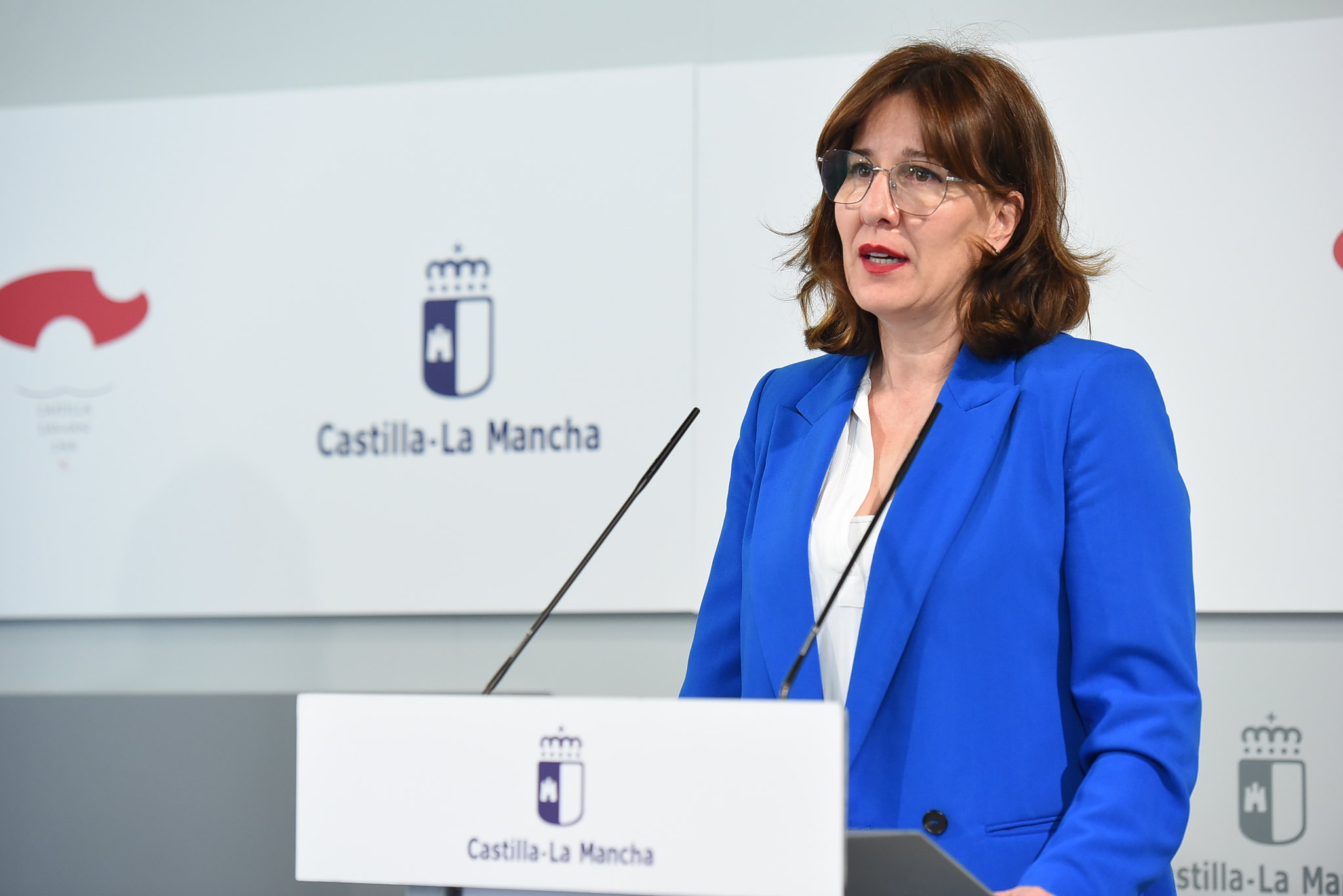 Blanca Fernández, portavoz del Gobierno de CLM, ha criticado duramente la actitud "irresponsable" de Paco Núñez, presidente del PP regional.