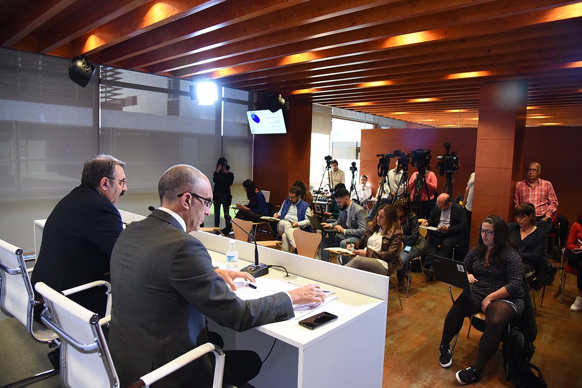 Jesús Fernandez Sanz y Juan Camacho, aportando novedades sobre el coronavirus