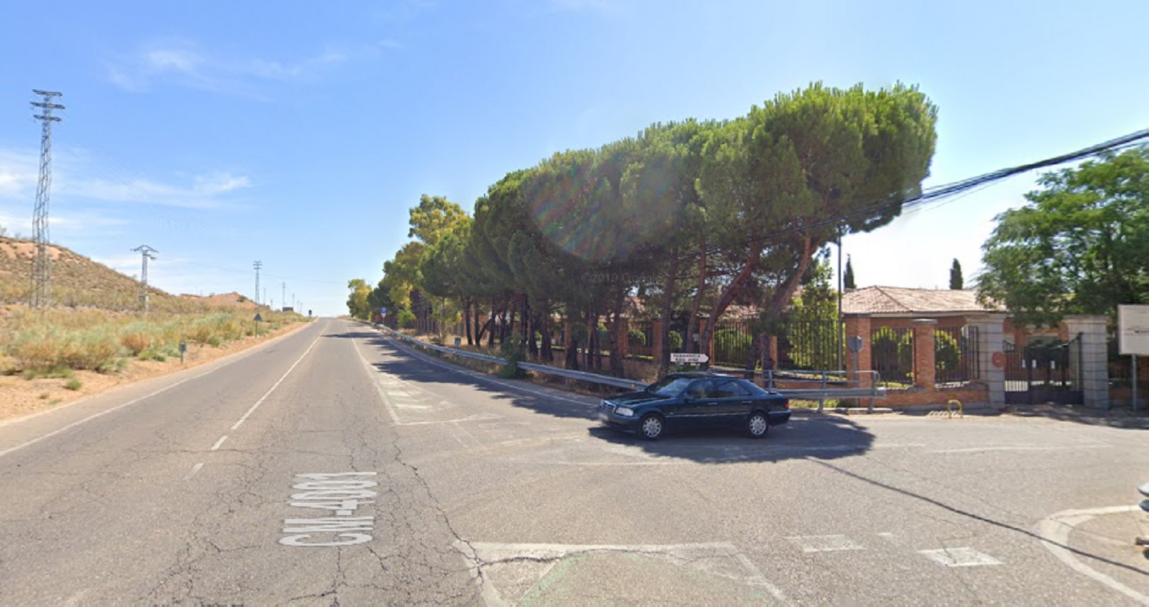 El cadáver ha aparecido en una cuneta de la carretera del barrio de Azucaica, en las proximidades de la Residencia Social Asistida San José.