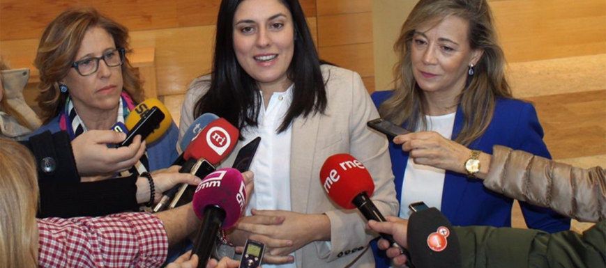 Beatriz Jiménez, en el centro de la imagen, diputada del PP por la provincia de Cuenca en el Congreso.