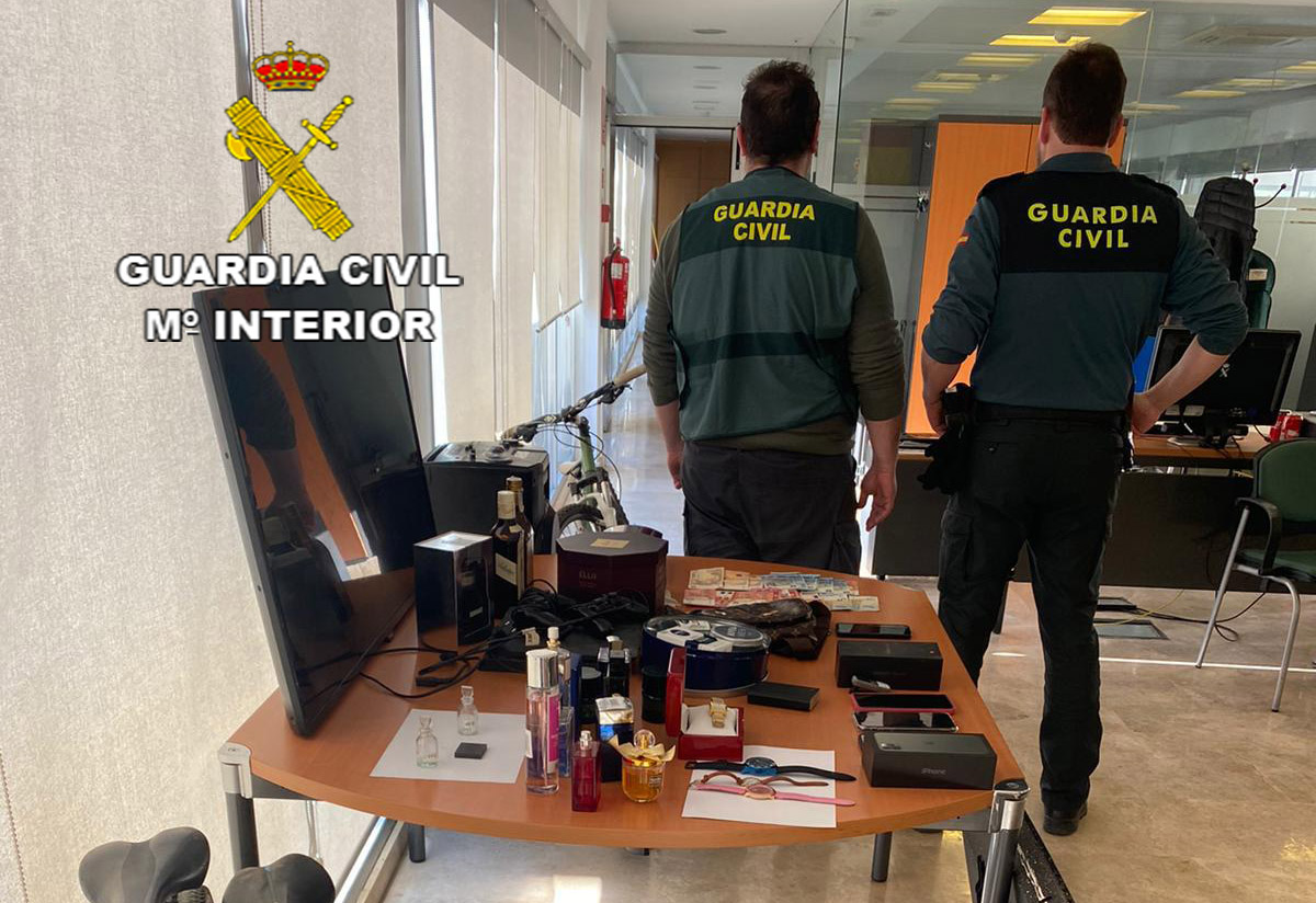 Efectos incautados por la Guardia Civil en la operación "Mallaborema".