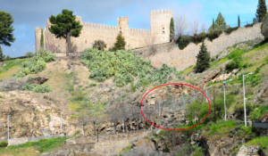 Mallas protectoras en la Ronda del Valle, en Toledo, después de los desprendimientos del 8 de febrero. El viernes 6 se reabre al tráfico, junto con el Paseo de Cabestreros.