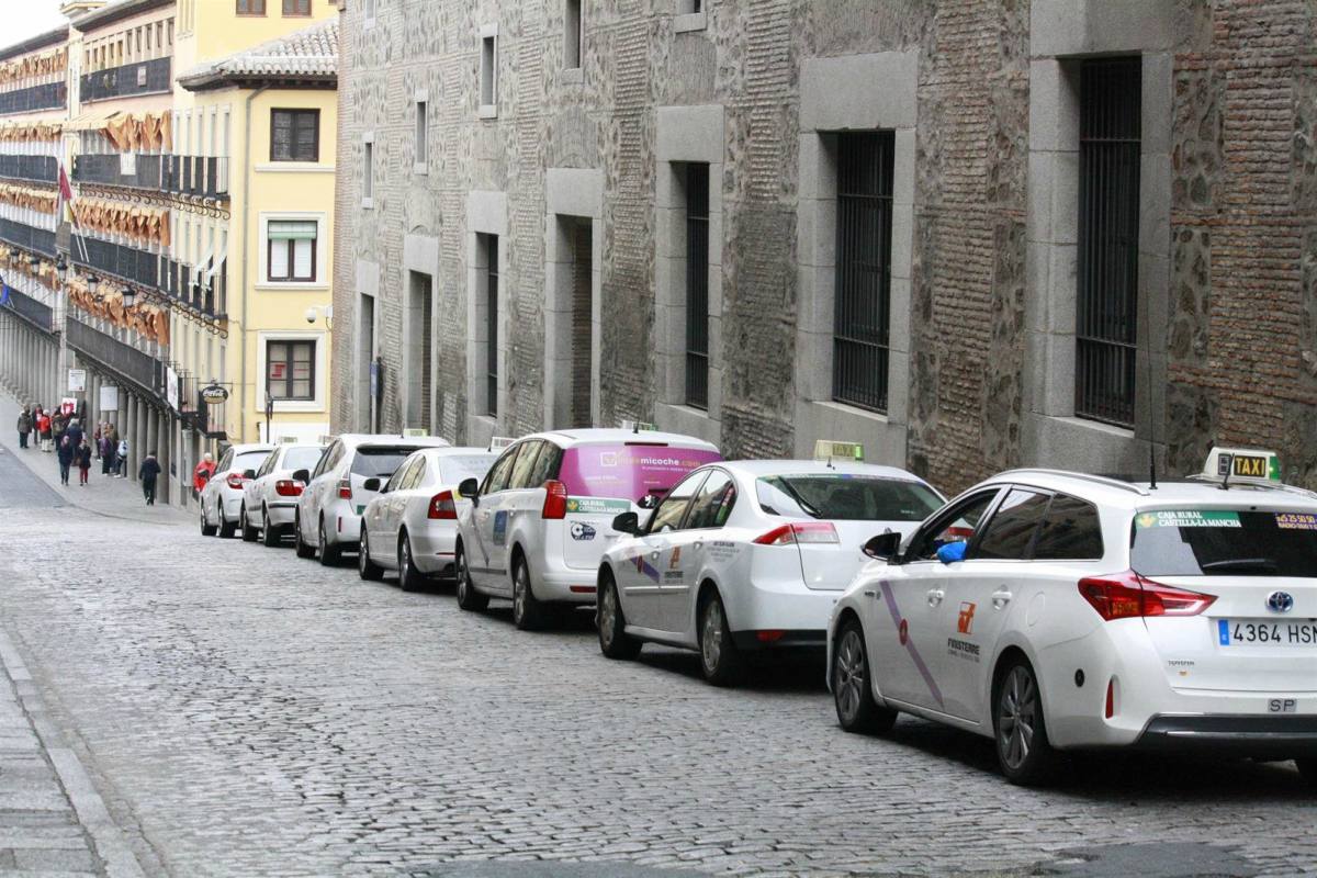 Taxis aparcados en Toledo.