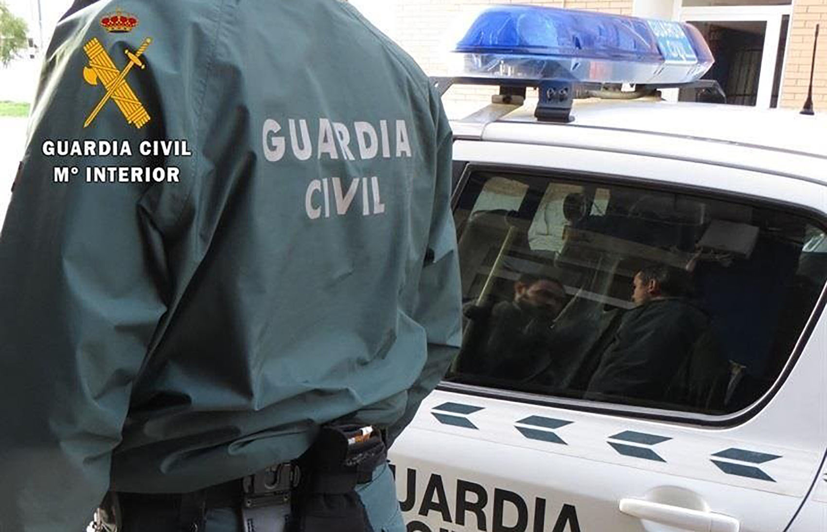 La Guardia Civil terminó deteniendo al conductor sin carné al sufrir un accidente en Talavera.