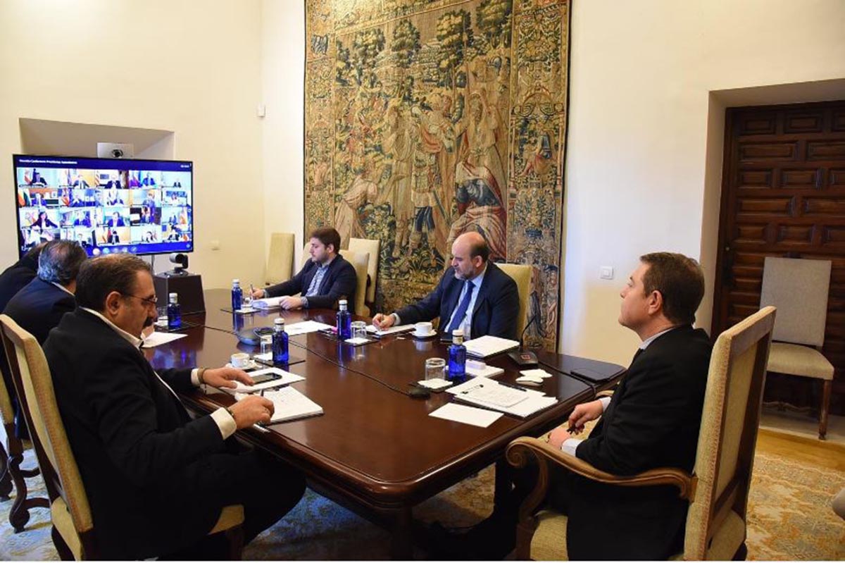 Page, durante la videoconferencia con el resto de presidentes autonómicos y Pedro Sánchez